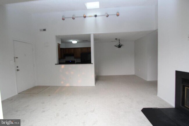 Building Photo - 2114 Aspen Dr