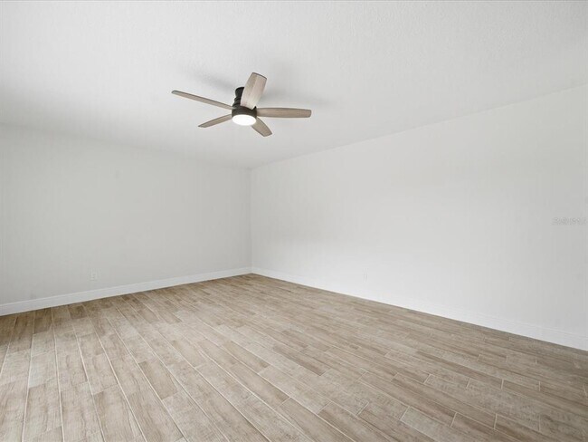 Building Photo - 15446 E Pond Woods Dr