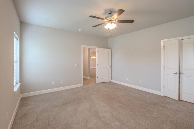 Building Photo - 12037 Ashford Dr