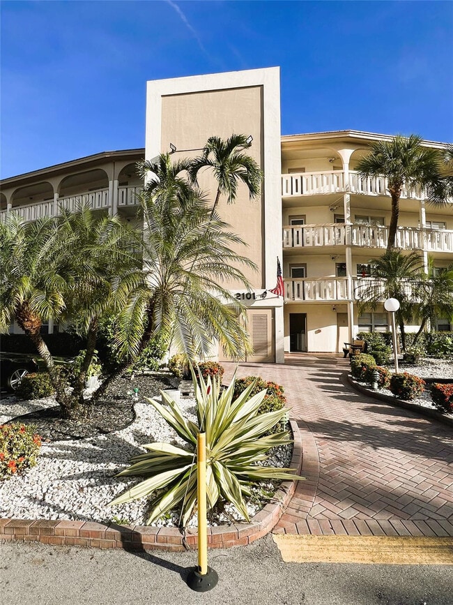 Building Photo - 2101 Lucaya Bend