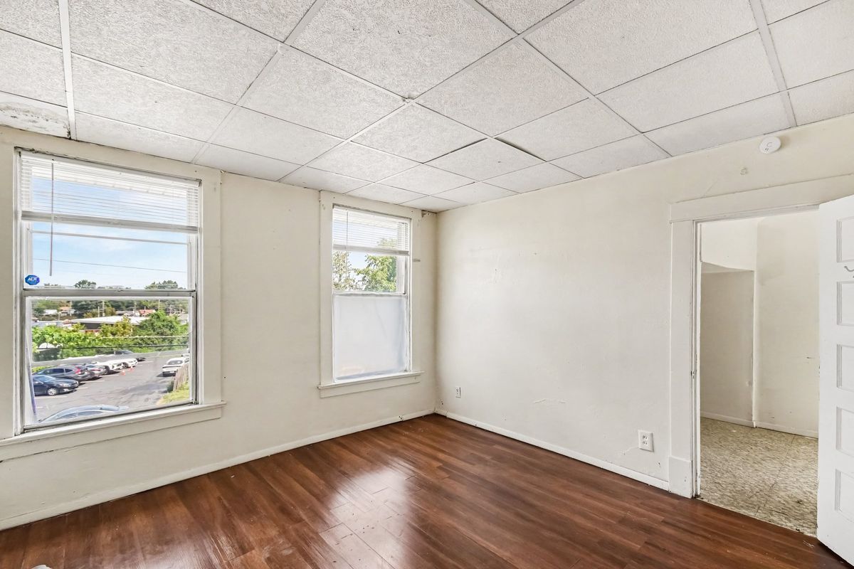 Building Photo - 2038 McLaran Ave