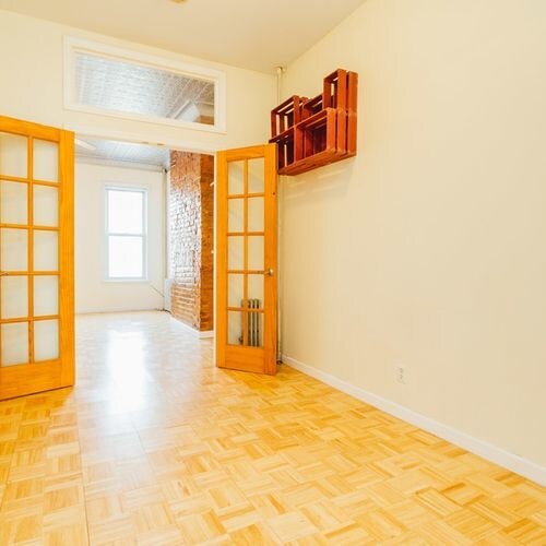 Building Photo - 223 Troutman St