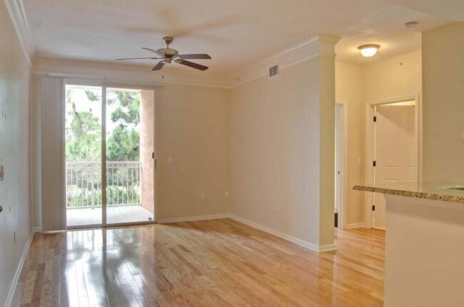 Building Photo - 1210 Myrtlewood Cir E