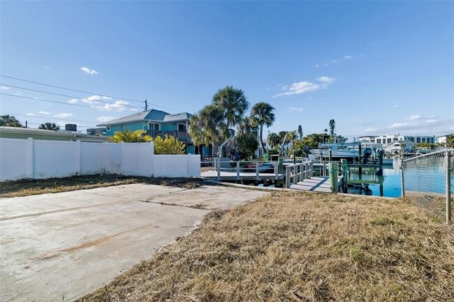 Building Photo - 14919 N Bayshore Dr
