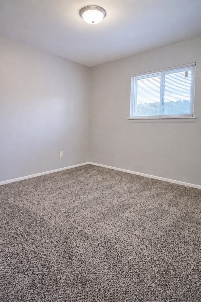 Building Photo - 2105 Council Ave