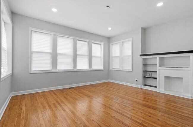 Building Photo - 8837 S Wallace St