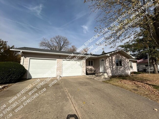 Building Photo - 605 4th Ave