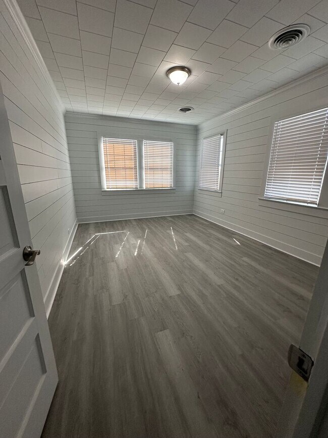 Building Photo - Luxury in Lockport-Newly Remodelled 4 Bedroom 2 Bath- $500 move in special!