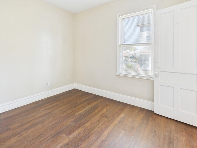 Building Photo - 628 25th St