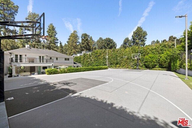 Building Photo - 1214 Coldwater Canyon Dr