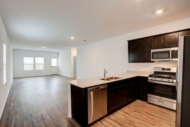 Building Photo - 484 Gabbro Gdns