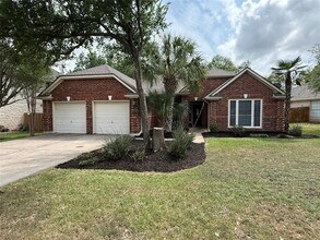 Building Photo - 10013 Valona Dr