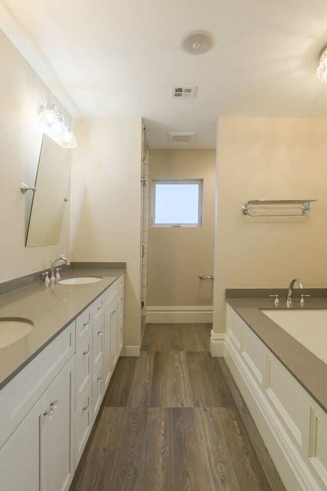 Building Photo - 6bd/3.75ba Seattle Home