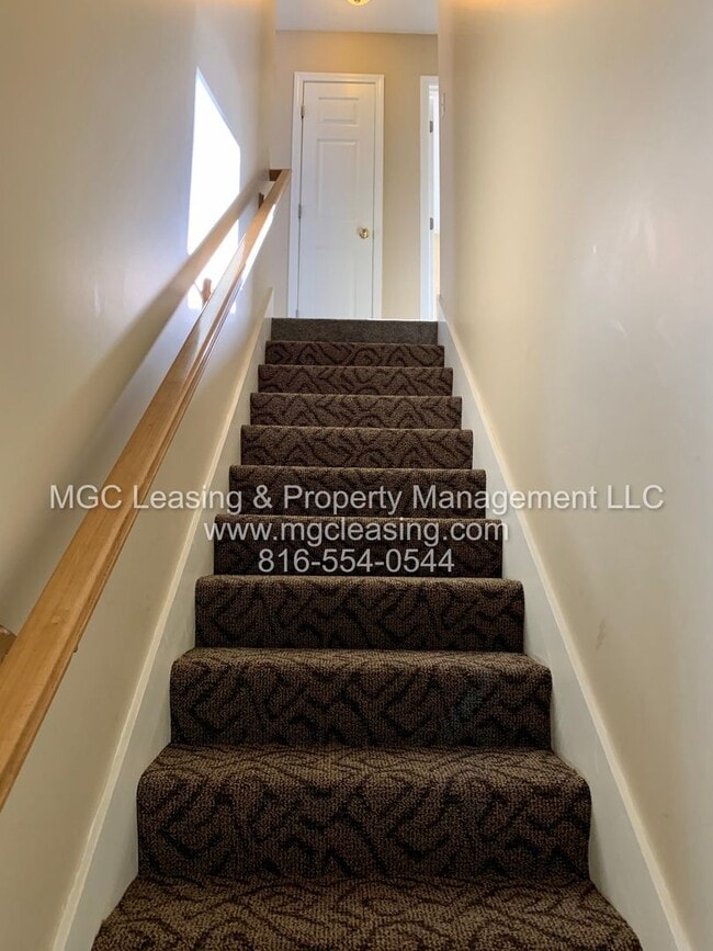 Building Photo - 814 NE Westwind Ln