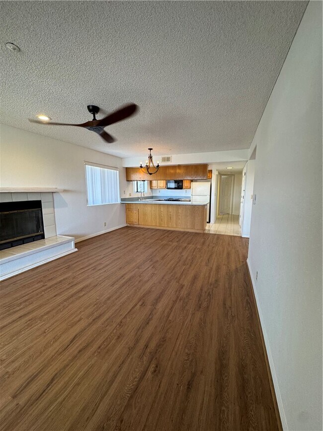 Building Photo - 2022 Merrill Ln