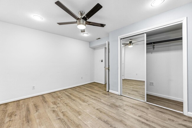 Building Photo - 210 Eisenhower Ct