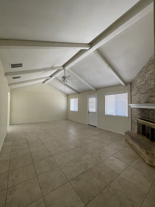 Building Photo - 6306 Madeleine Dr