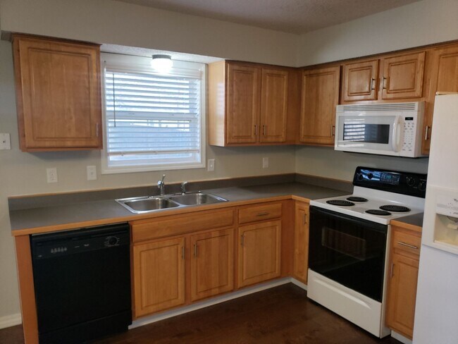 Building Photo - Southwest Springfield - Battlefield Area, ...