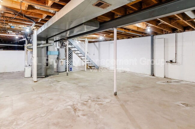 Building Photo - 66 Haddam Pl E