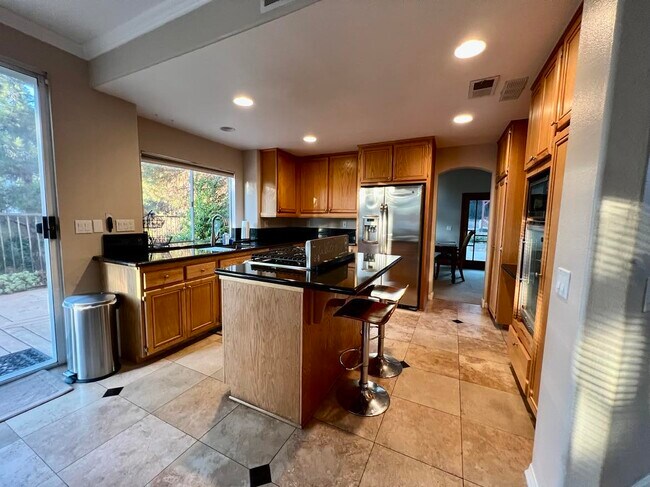 Building Photo - 601 Aliento Ct