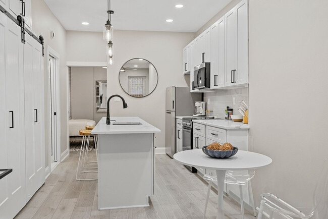 Building Photo - 218 4th St SE