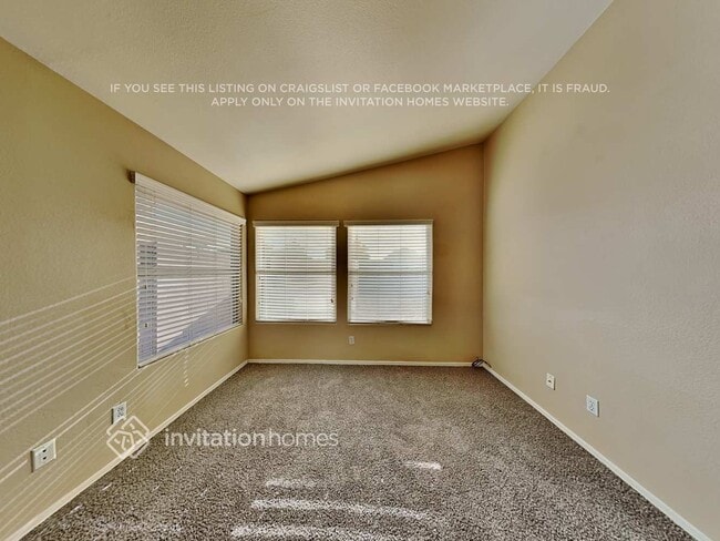 Building Photo - 1032 N Hudson Pl