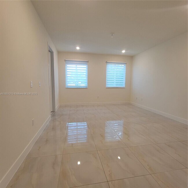 Building Photo - 10275 NW 66th St