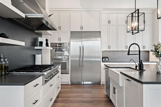 Building Photo - 5624 Sombria Ct