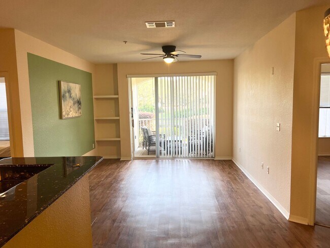 Building Photo - 2 Bedroom 2 Bath Condo For Rent in Kissimm...