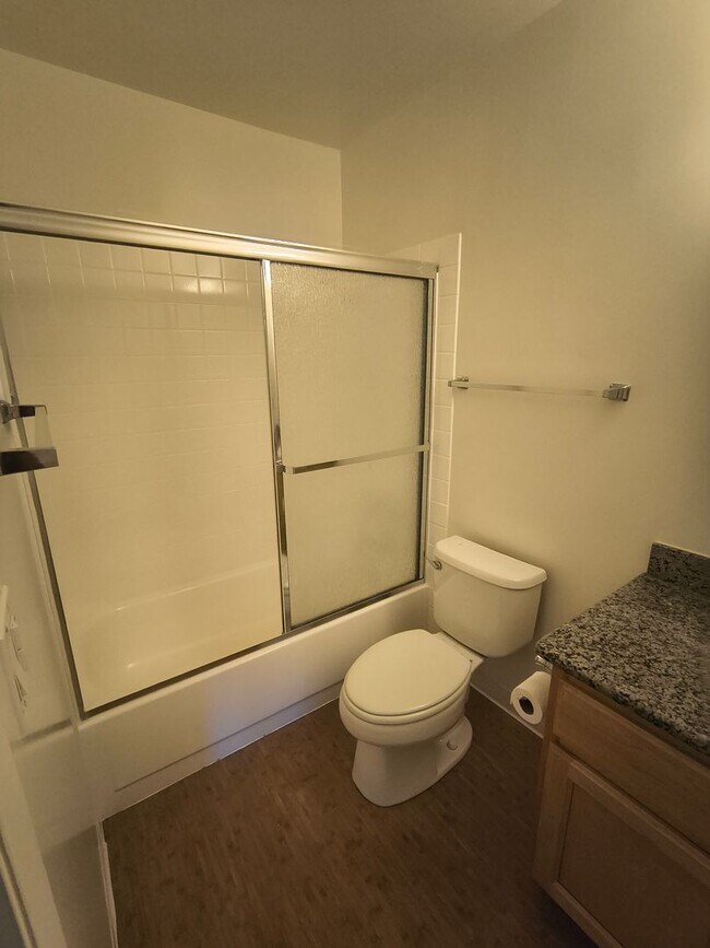 Building Photo - TOP FLOOR 1BD/1BATH Condo Available For Rent at the Watergate Community in Emeryville!!!!