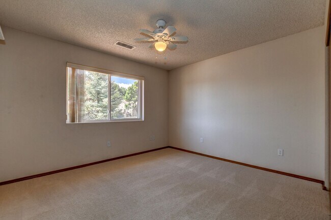 Building Photo - Nice three bedroom two bath home in PV!