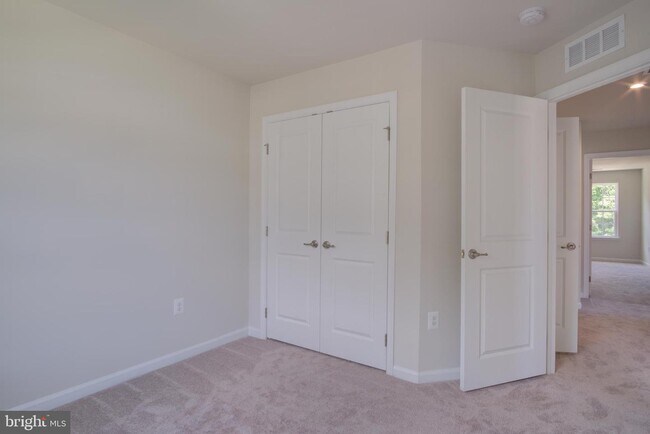 Building Photo - 2506 EMBER Ln