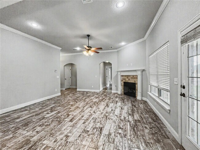 Building Photo - 1211 SW Horizon St