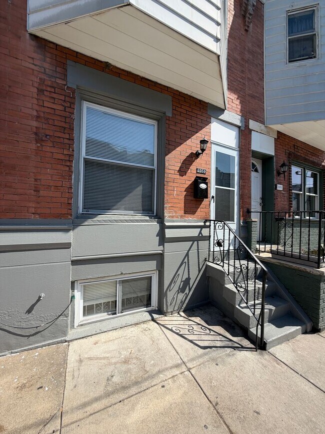 Building Photo - Move-In Ready 3BR/1BA South Philly Rowhome with In-Unit Laundry — 2 or 3BR Housing Choice Voucher...