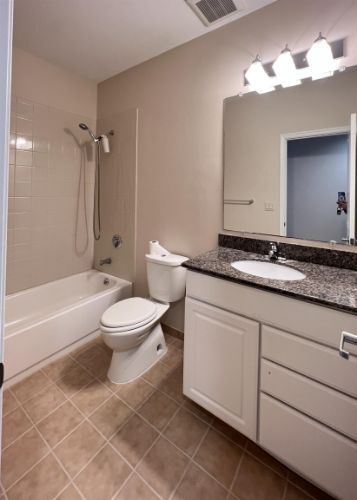 Building Photo - 1209 Summit Ave