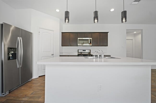 Building Photo - 14634 Cyn Pnes Ln