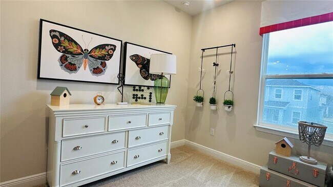 Building Photo - 16450 Hamlin Vw St