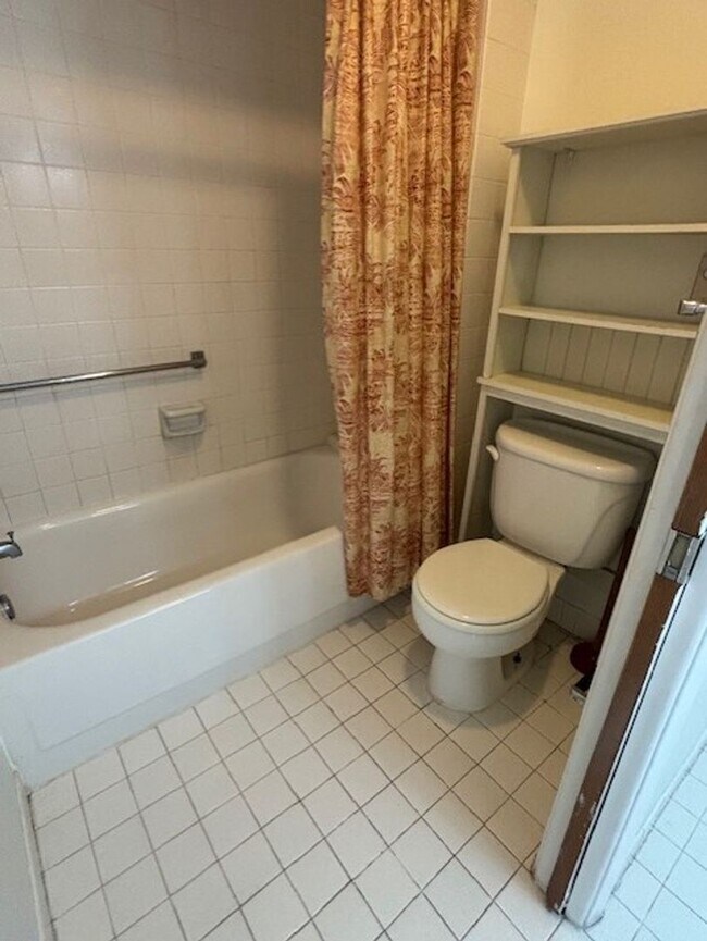 Building Photo - 55+, quaint 2/1 in a great community locat...