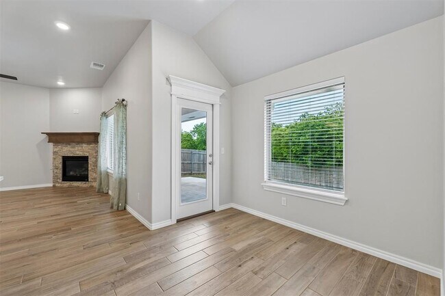 Building Photo - 16129 Villa Valeria Way