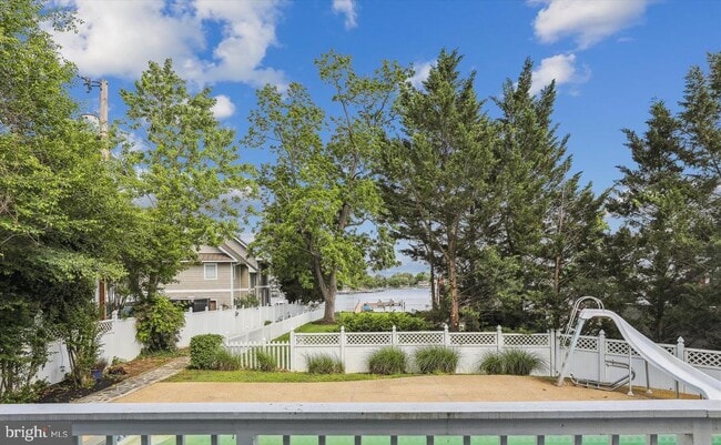 Building Photo - 404 Fairlea Dr