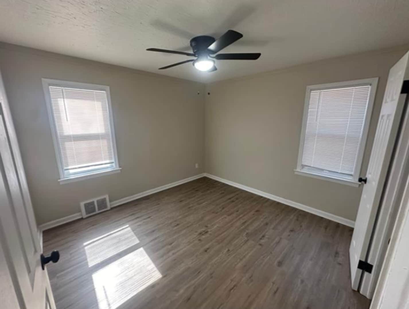 Building Photo - This beautifully updated 3-bedroom, 1-bath single-family home is ready for move-in!