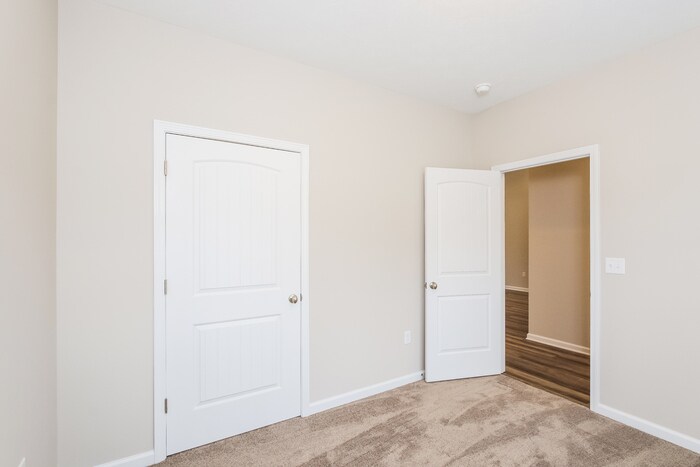 Building Photo - 1347 Oak Ln