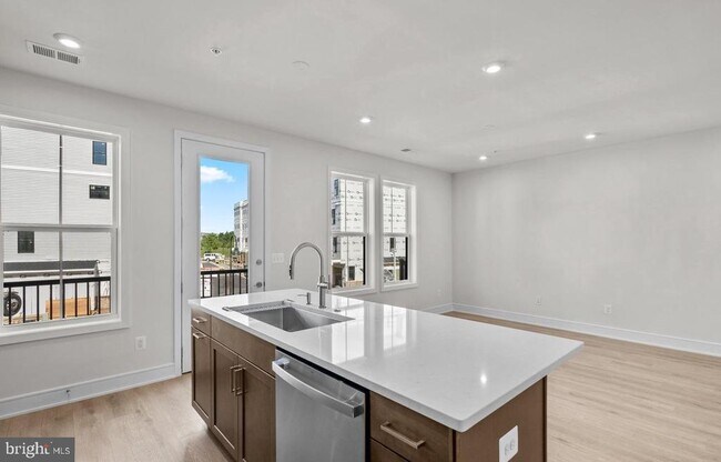 Building Photo - 43298 Farringdon Sq