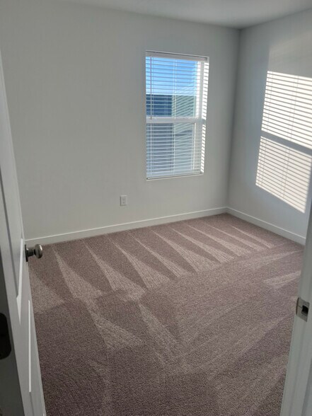 Building Photo - 11392 Barn Rnch St