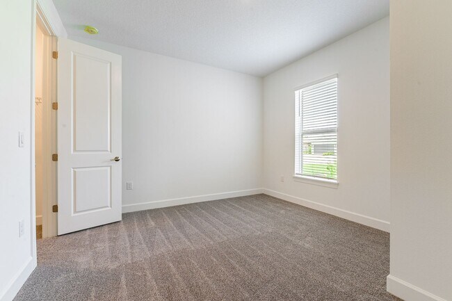 Building Photo - Stunning 2 Bed/2 Bath Home in Esplanade wi...