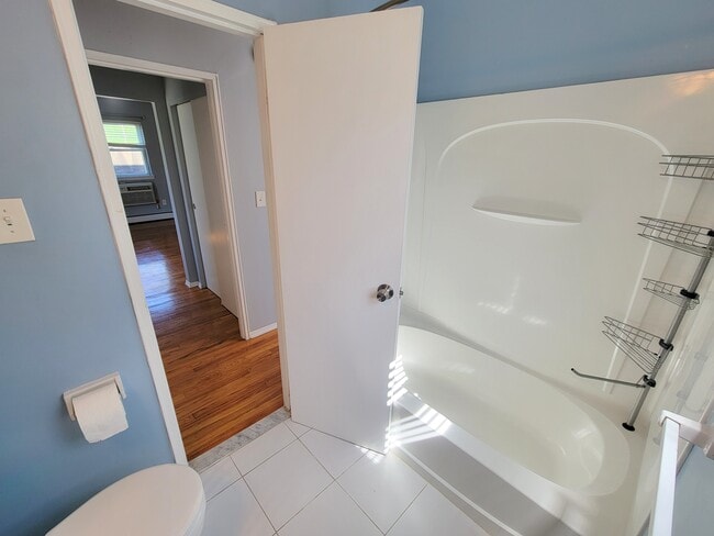 Full Bath - 2467 NJ-10