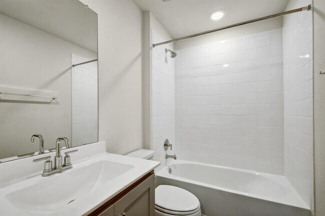 Building Photo - 210 Briggs Ln