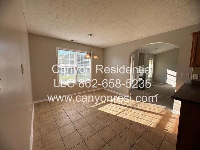 Building Photo - 105 Scaley Bark Dr