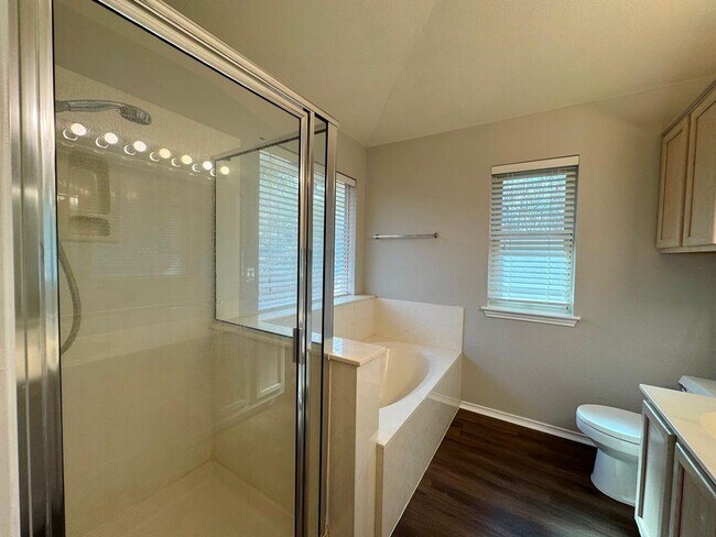 Building Photo - 1508 Highland Dr