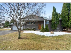 Building Photo - 10709 W River Rd